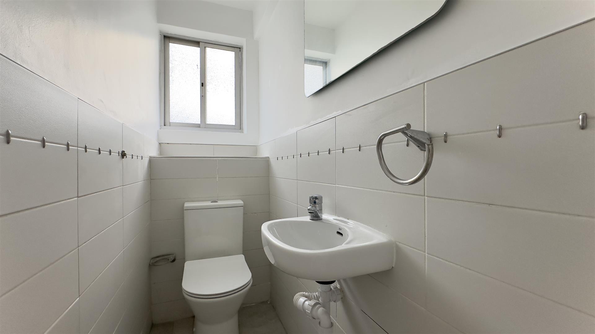 Image of Apartment - 3 Bedrooms - 1 Bathrooms for Rental in Marina Court-Gibraltar, Image 8